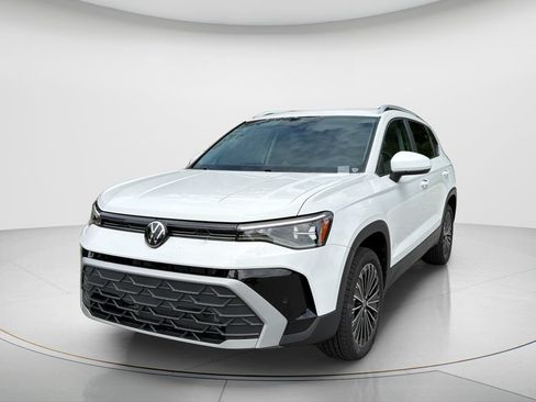 New 2026 Volkswagen Taos SE FWD image 1