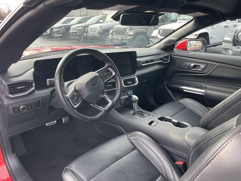 Used 2025 Ford Mustang Premium RWD image 23