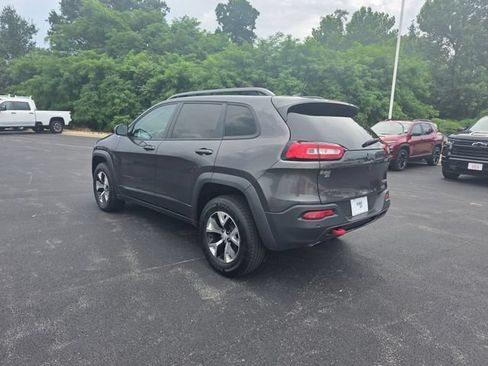 Used 2018 Jeep Cherokee Trailhawk AWD/4WD image 5