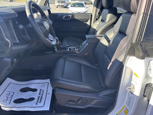 New 2025 Ford Bronco Badlands image 12