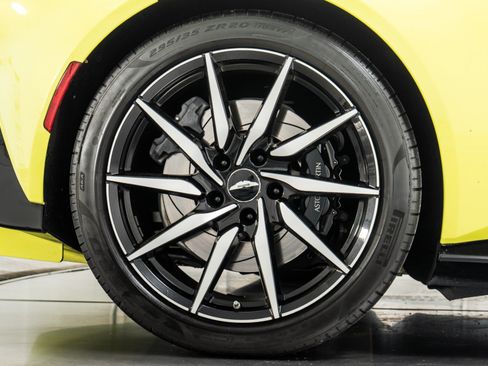 Used 2019 Aston Martin V8 Vantage Coupe RWD image 41