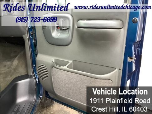 Used 2002 Chevrolet Express 2500 Passenger w/ LS Preferred Equipment Group image 23