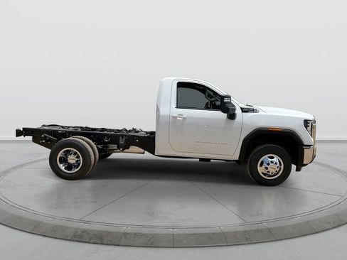 New 2026 GMC Sierra 3500 SLE w/ SLE Convenience Package RWD image 9