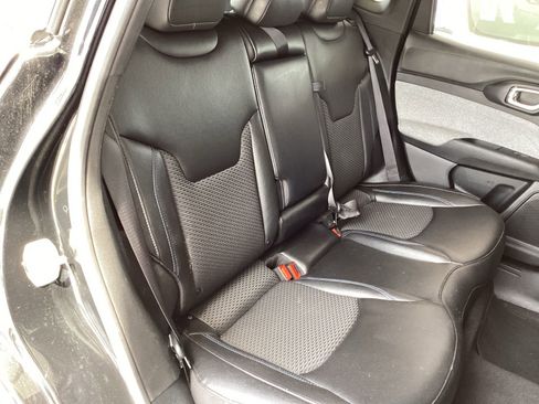 Used 2024 Jeep Compass Latitude AWD/4WD image 18