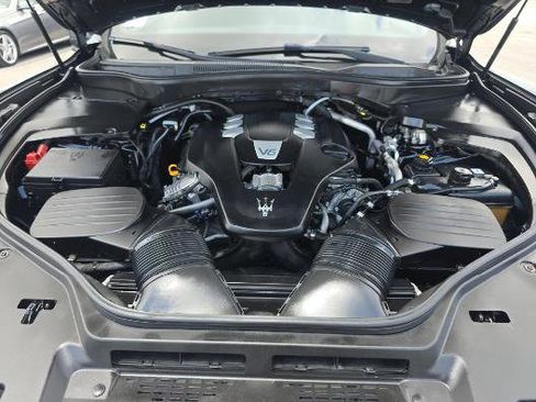 Used 2019 Maserati Levante AWD/4WD image 7