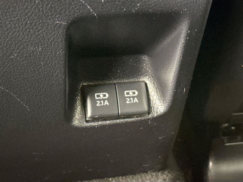 Used 2021 Toyota 4Runner SR5 AWD/4WD image 34