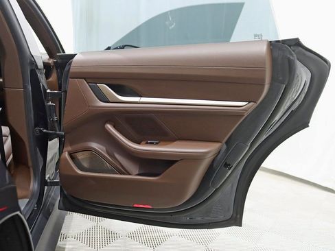 Used 2022 Porsche Taycan 4S image 39