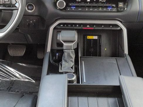 Used 2022 Toyota Tundra Platinum AWD/4WD image 19