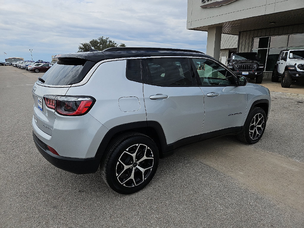 Used 2025 Jeep Compass Limited AWD/4WD image 8