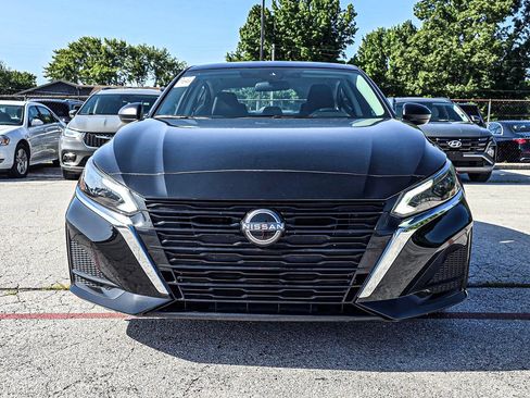 Used 2025 Nissan Altima 2.5 SV FWD image 2