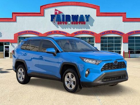 Used 2021 Toyota RAV4 XLE image 3