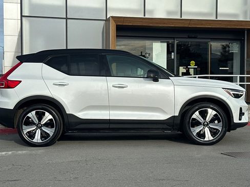 Certified 2023 Volvo XC40 Recharge Plus image 9