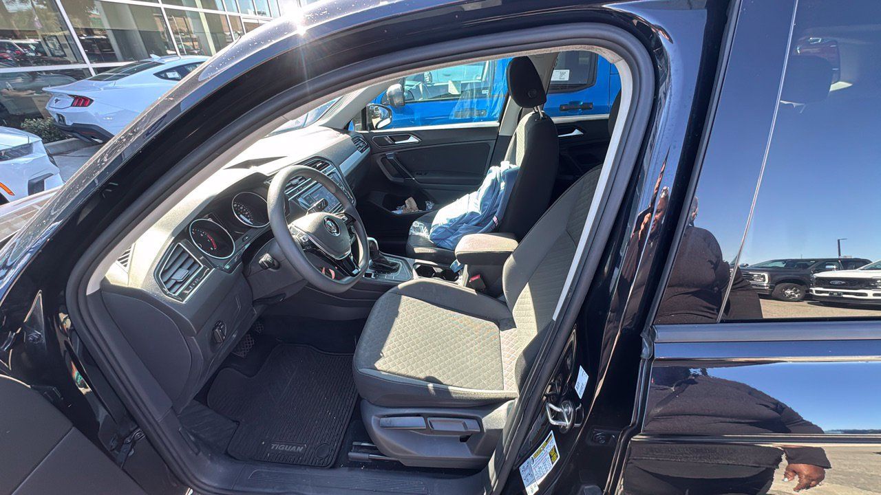 Used 2018 Volkswagen Tiguan S FWD image 3