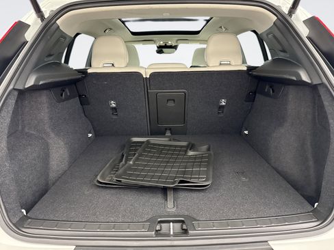 Used 2022 Volvo XC40 T5 Momentum image 19