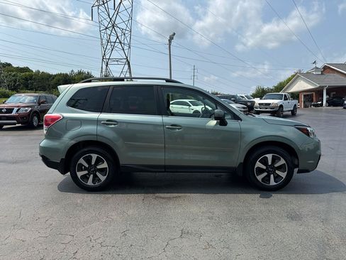Used 2017 Subaru Forester 2.5i Limited AWD/4WD image 3