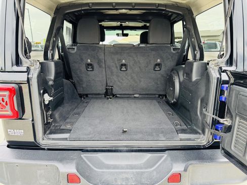 Used 2020 Jeep Wrangler Unlimited Sahara w/ Uconnect 4C Nav & Sound Group AWD/4WD image 21
