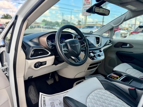 Used 2019 Chrysler Pacifica Touring Plus w/ Advanced Safetytec Group FWD image 12
