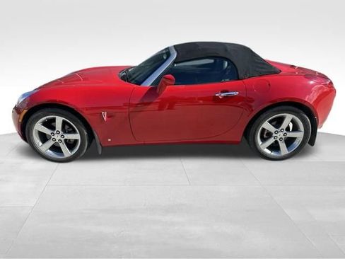 Used 2006 Pontiac Solstice Convertible w/ Premium Package RWD image 2