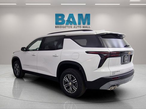 New 2026 Chevrolet Traverse LT w/ Driver Confidence Package FWD image 5