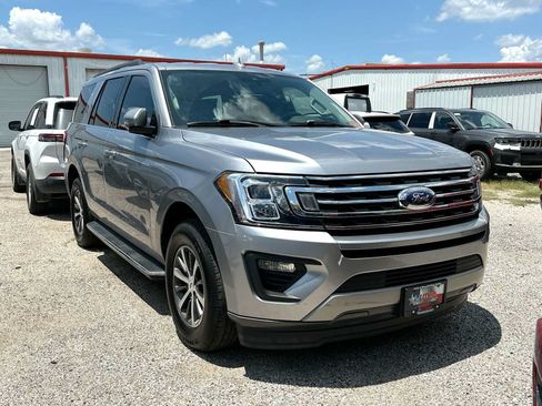 Used 2021 Ford Expedition XLT RWD image 2