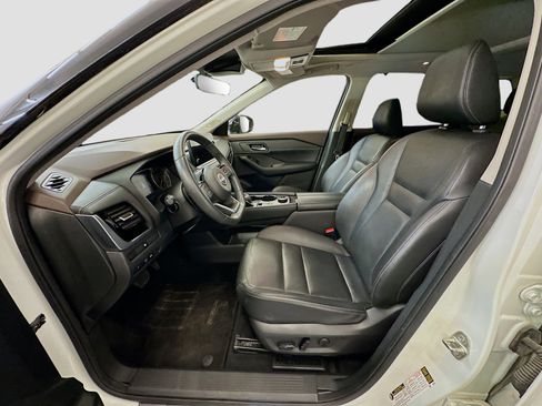 Used 2023 Nissan Rogue SL w/ SL Premium Package image 13