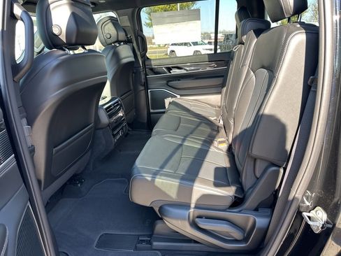 New 2024 Jeep Wagoneer Base w/ Premium Group I image 16