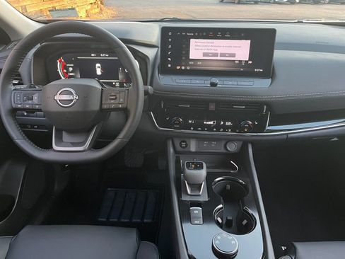 New 2025 Nissan Rogue SL AWD/4WD image 16