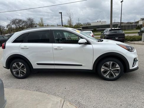 Used 2022 Kia Niro EX Premium w/ Cold Weather Package FWD image 5