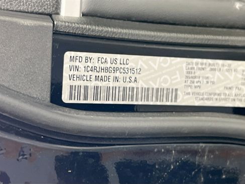 Used 2023 Jeep Grand Cherokee Limited image 30