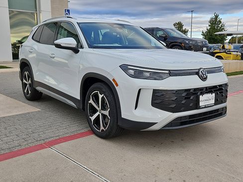 New 2026 Volkswagen Tiguan SE image 4