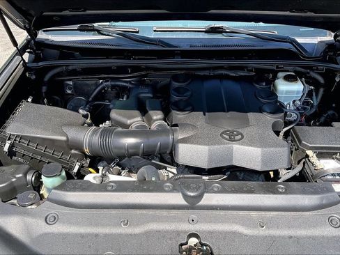 Used 2015 Toyota 4Runner SR5 AWD/4WD image 32