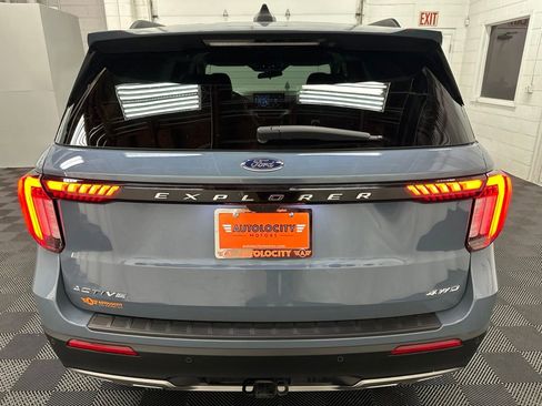 Used 2025 Ford Explorer Active w/ Active Comfort Package AWD/4WD image 9