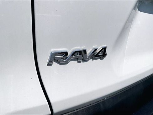 Used 2021 Toyota RAV4 XLE Premium AWD/4WD image 27