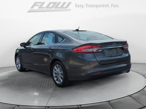 Used 2017 Ford Fusion SE w/ Fusion SE Technology Package FWD image 6