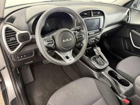 Used 2025 Kia Soul LX FWD image 15