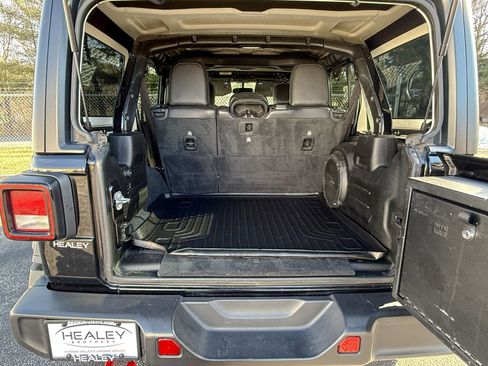 Used 2021 Jeep Wrangler Unlimited Rubicon w/ Xtreme Recon 35" Tire Package image 37