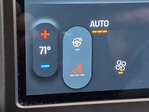 Used 2024 Ford Edge Titanium image 18