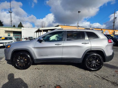 Used 2019 Jeep Cherokee Latitude Plus w/ Cold Weather Group image 8