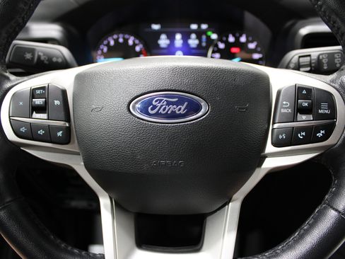 Used 2023 Ford Explorer XLT AWD/4WD image 8
