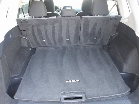 Used 2023 Nissan Rogue SV image 9