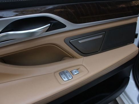 Used 2017 BMW 750i xDrive image 22