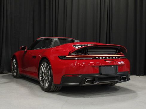 Certified 2025 Porsche 911 Carrera RWD image 28
