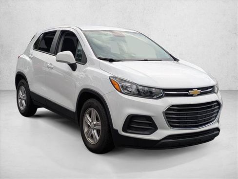 Used 2022 Chevrolet Trax LS w/ Tint and Cruise Package FWD image 3