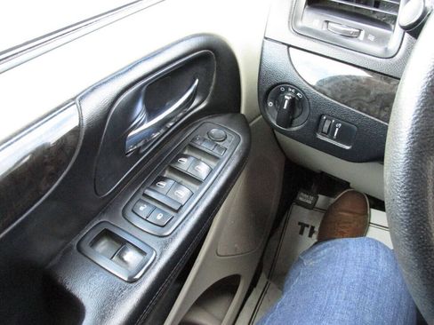 Used 2013 Dodge Grand Caravan SXT FWD image 46