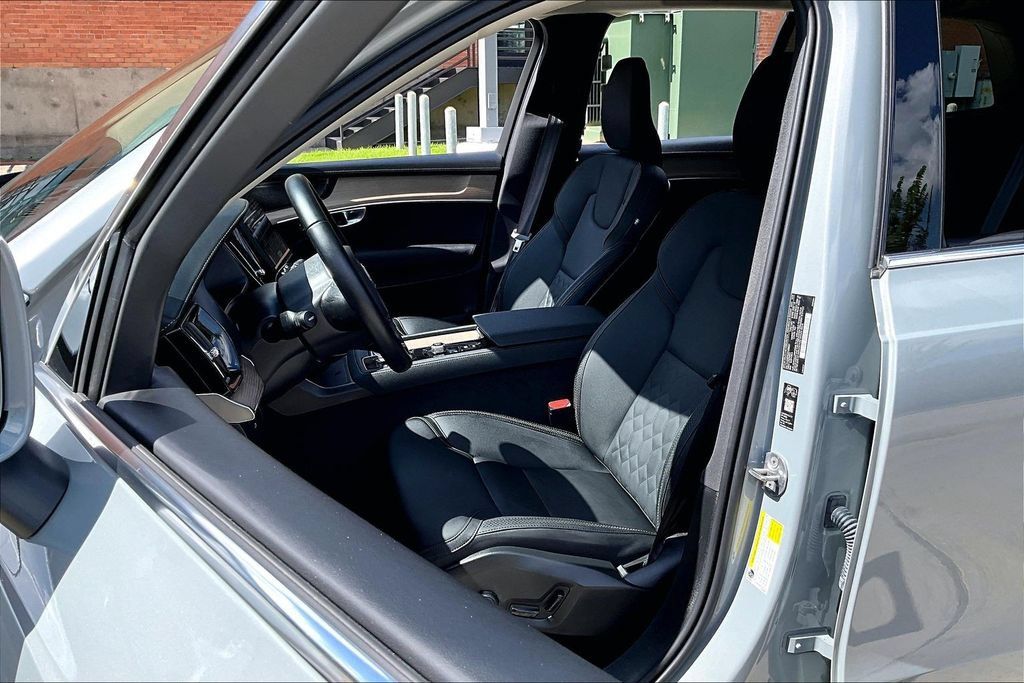 Certified 2026 Volvo XC90 B6 Plus AWD/4WD image 33