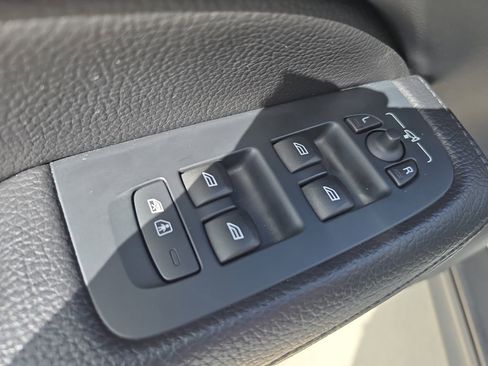 Certified 2022 Volvo V60 T5 Cross Country w/ Climate Package image 21