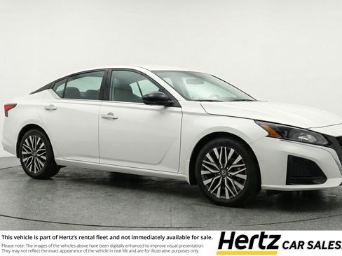 Used 2025 Nissan Altima 2.5 SV image 1