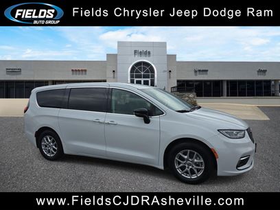 Used 2024 Chrysler Pacifica Touring-L