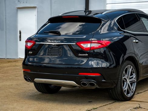 Used 2019 Maserati Levante S GranLusso image 11