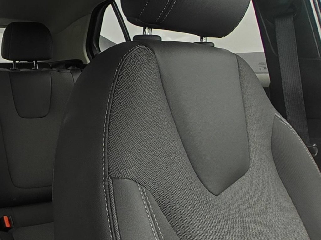 Used 2024 Buick Encore GX Preferred w/ Comfort Package FWD image 11